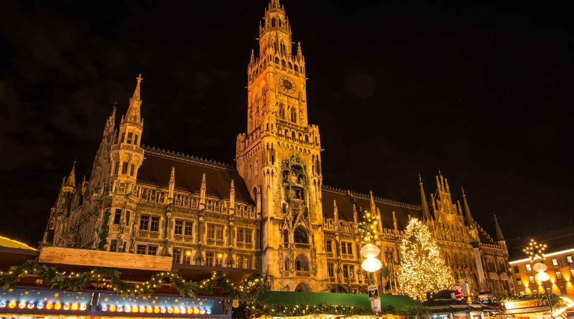 Christmas market stalls in front of Munich’s town hall
